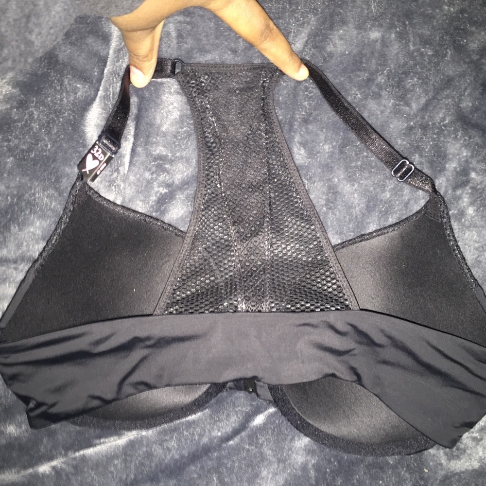 32D sports like bra